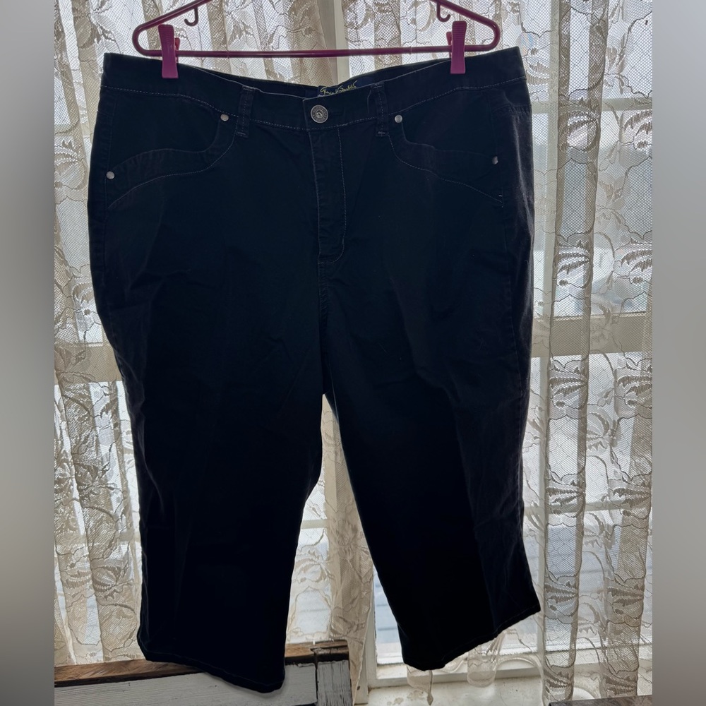 Gloria Vanderbilt Black Cropped Pants